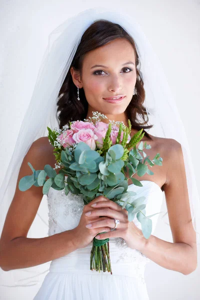 Bouquet Mano Pronto Partire Una Splendida Giovane Sposa Che Tiene Foto Stock Royalty Free