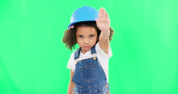 Stop Výstavba Tvář Dítěte Zelené Obrazovce Izolované Pozadí Studia Bezpečnost — Stock video