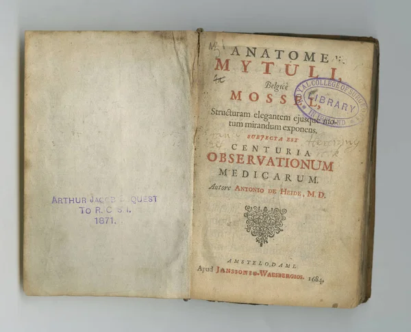 Diário Meteorológico Livro Antigo Com Suas Páginas Exposição — Fotografia de Stock