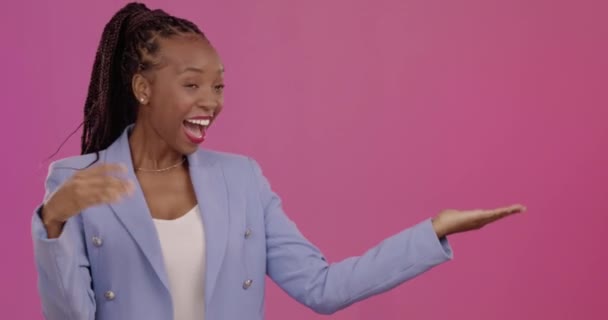 Wow Marketing Promoción Con Una Mujer Negra Negocios Estudio Sobre — Vídeos de Stock