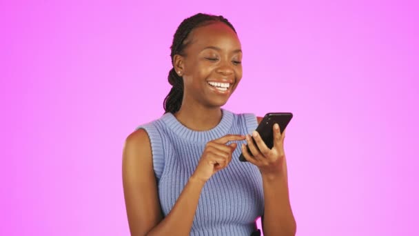 Black Woman Phone Scroll Happiness Young Gen Person Swiping Online — Stock Video