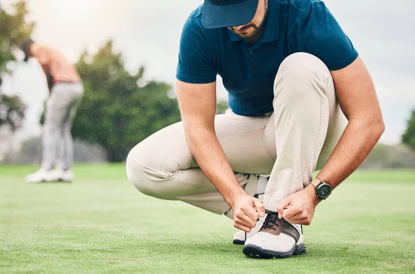 Sport Bindung Und Schuhe Des Mannes Auf Dem Golfplatz Für — Stockfoto