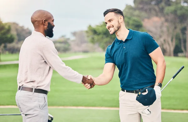 Mann Freunde Und Handschlag Auf Dem Golfplatz Für Sport Partnerschaft — Stockfoto
