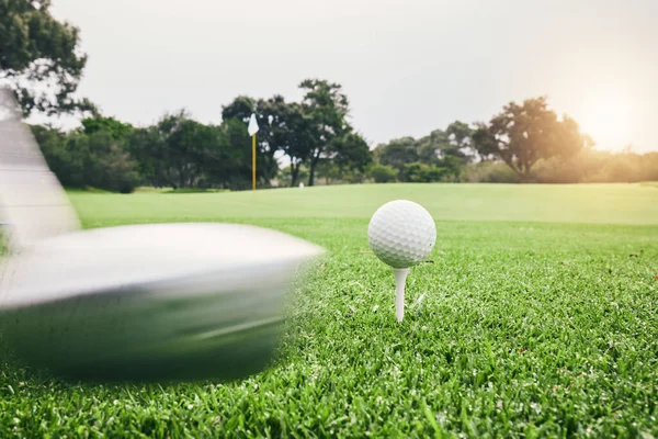 Esportes Bola Golfe Swing Com Clube Curso Para Treinamento Torneio — Fotografia de Stock