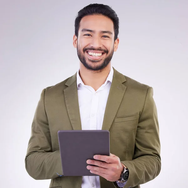 Homem Negócios Tablet Sorriso Retrato Estúdio Para Internet Comunicação Conexão — Fotografia de Stock