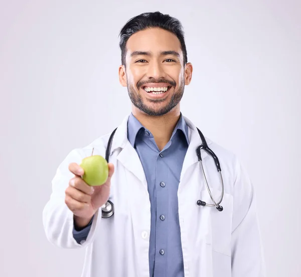 Jablko Lékař Portrét Muž Šťastný Ovocem Doporučení Pro Hubnutí Stravy — Stock fotografie