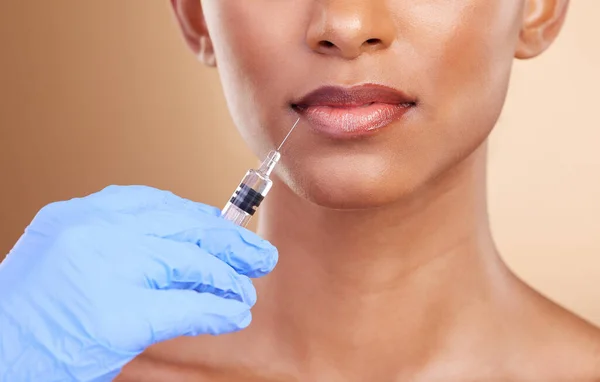 Enchimento Lábios Beleza Lábios Mulher Indiana Com Injeção Para Cirurgia — Fotografia de Stock