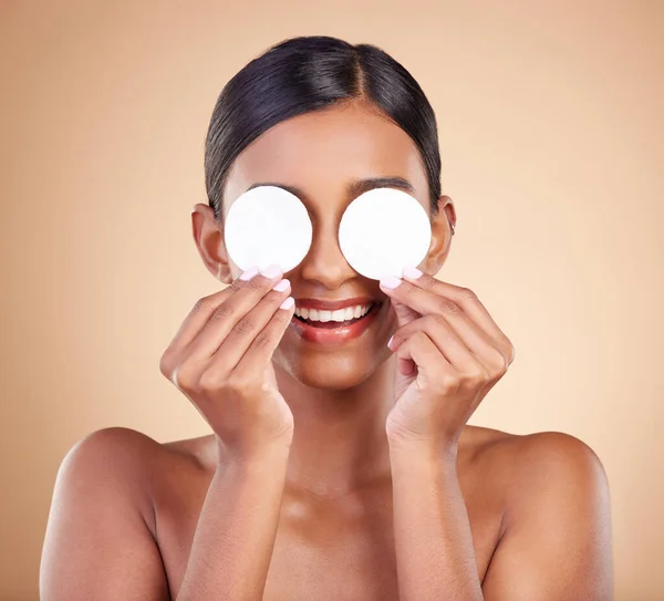 Beauty Cotton Pads Woman Skincare Dermatology Girl Brown Studio Background — Stock Photo, Image