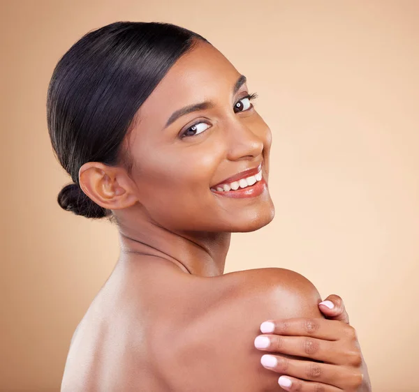 Indian Woman Beauty Skincare Portrait Smile Looking Shoulder Wellness Background — Stock Photo, Image