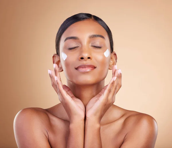 Woman Face Skincare Moisturizer Cream Beauty Cosmetics Self Care Studio — Stock Photo, Image