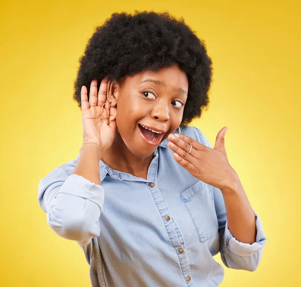 Sorpresa Chismes Mujer Negra Escuchando Estudio Con Una Expresión Cara —  Fotos de Stock