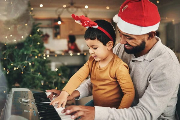 Feliz Pai Criança Piano Para Celebração Natal Canções Hino Xmas — Fotografia de Stock