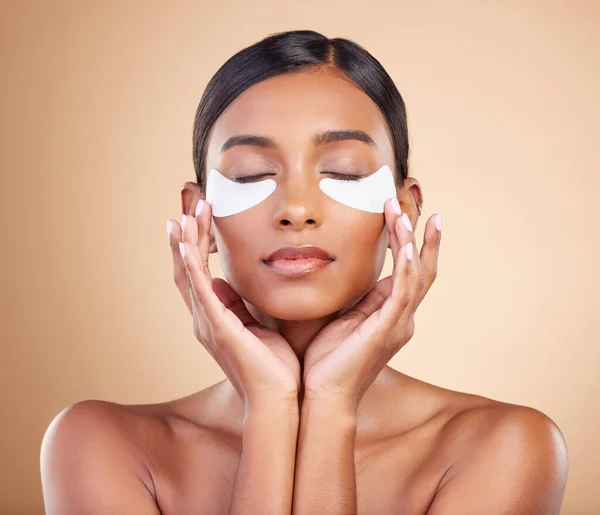 Face Beauty Indian Woman Eye Patch Skincare Wellness Isolated Studio — Stock Photo, Image