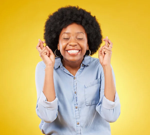 Feliz Sonrisa Dedos Cruzados Por Mujer Negra Estudio Para Deseo —  Fotos de Stock