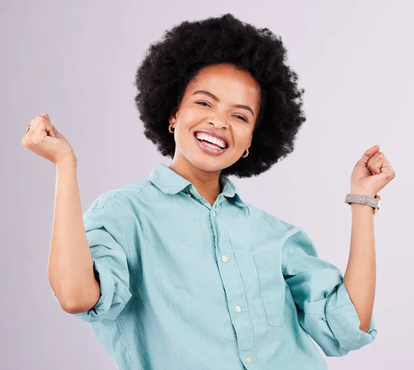 Feliz Sorriso Retrato Mulher Negra Estúdio Para Celebração Surpresa Confiança — Fotografia de Stock