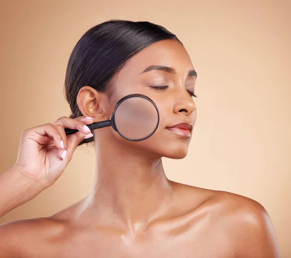 Skincare Model Face Woman Magnifying Glass Studio Beige Background Searching — Stock Photo, Image