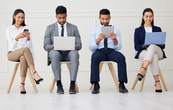 Group Diverse Businesspeople Waiting Interview Using Technology Team Young Applicants — Foto Stock
