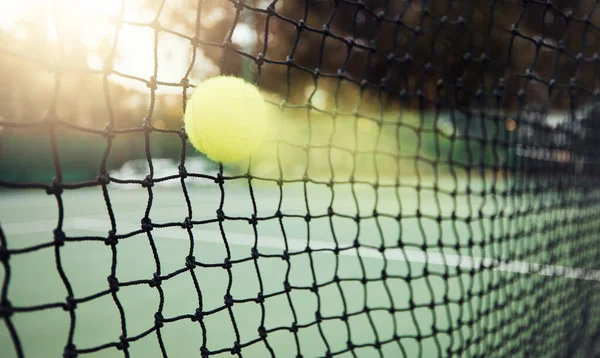 Κλείσιμο Μιας Κίτρινης Μπάλας Του Τένις Θόλωμα Κίνησης Που Χτυπά — Φωτογραφία Αρχείου