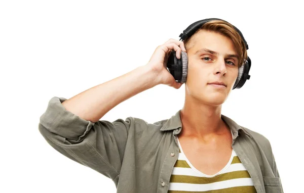Ritmi Sevdim Beyaz Bir Kulaklıkla Müzik Dinleyen Yakışıklı Bir Gencin — Stok fotoğraf