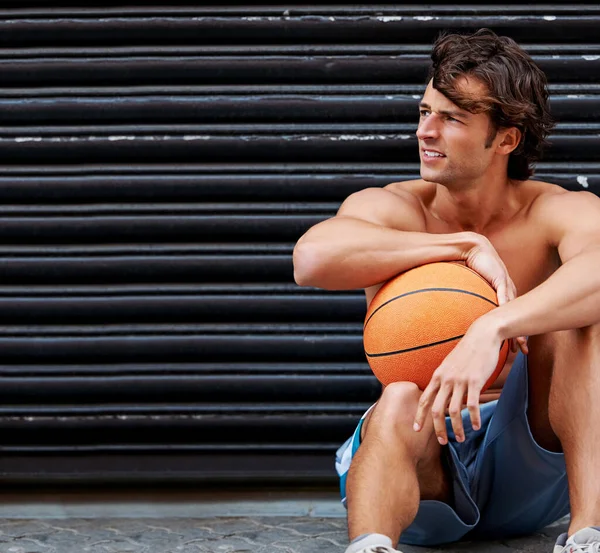 Time Shoot Some Hoops Handsome Athletic Man Sitting Holding Basketball — Stock Photo, Image
