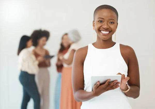 Portrait Young Happy African American Businesswoman Holding Using Digital Tablet — Stock Photo, Image