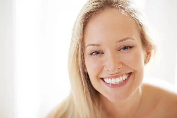 Her Smile Can Brighten Any Room Closeup Beautiful Young Woman — Stock Photo, Image