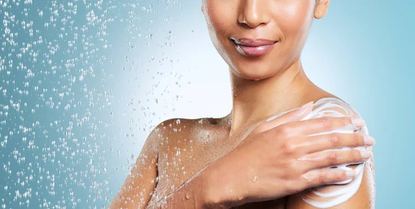 Gorący Prysznic Moją Ulubioną Myjnią Wszystko Czego Potrzebuję Nierozpoznawalna Kobieta — Zdjęcie stockowe