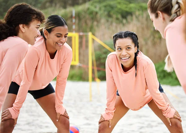 Volleyball Kreis Sportfrauen Und Lächeln Strand Vor Dem Spiel Fitness — Stockfoto
