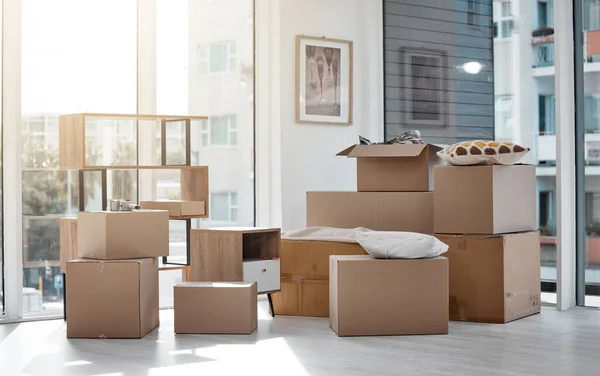 Apartment Waiting Become Home Boxes New Empty Home Day — Stock Photo, Image