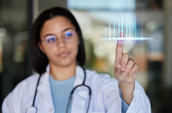 Cyfrowe Informacje Medyczne Nakładka Dane Lekarz Wskazujący Szpitalną Analitykę Kliniki — Zdjęcie stockowe