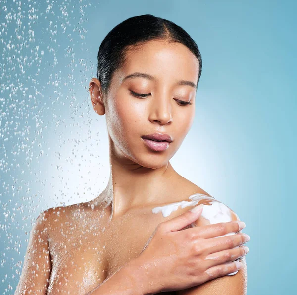 Morning Always Starts Shower Attractive Young Woman Using Body Wash — Stock Photo, Image