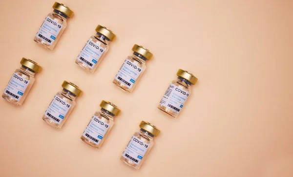 Segítek Biztonságban Maradni Stúdió Lövés Vakcina Csövek Ellen Narancssárga Alapon — Stock Fotó