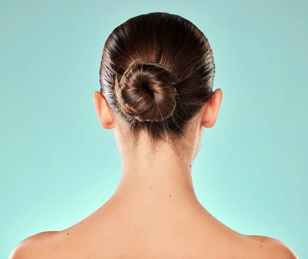 Perfect Hair Bun Rearview Shot Unrecognizable Young Woman Posing Studio — Stock Photo, Image