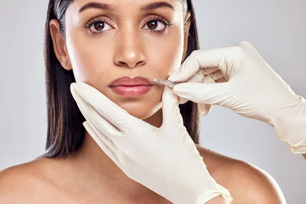 Médico Vai Recebê Agora Uma Mulher Que Tenha Seus Lábios — Fotografia de Stock