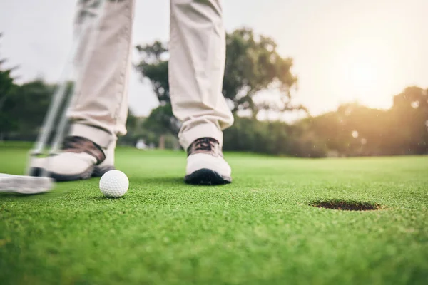 Golf Delik Bacak Atlet Veya Oyuncu Topa Vurur Profesyonel Golfçü — Stok fotoğraf