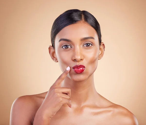 Skönhet Rött Läppstift Och Makeup Porträtt Kvinna Studio För Kosmetika — Stockfoto