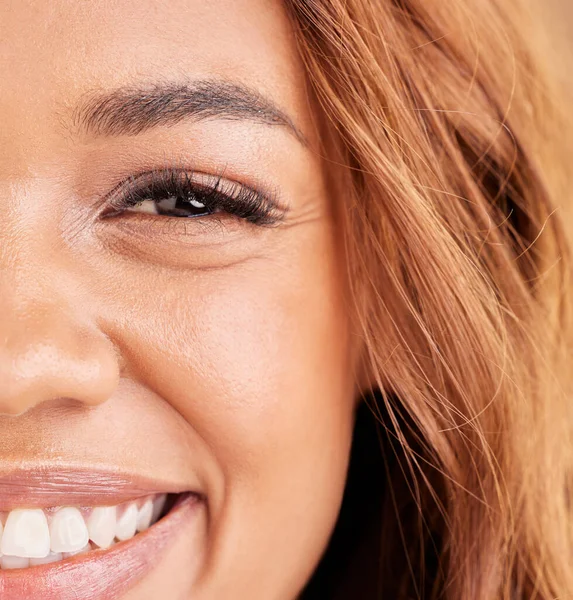 Twarz Oko Uśmiech Bliska Kobiety Dla Piękna Naturalnej Pielęgnacji Skóry — Zdjęcie stockowe