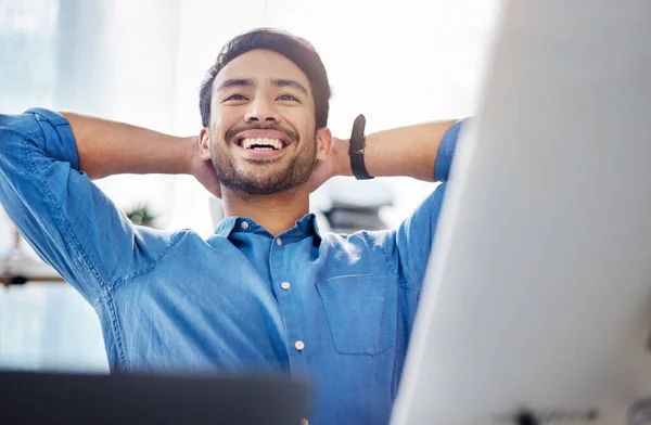 Hombre Feliz Pensando Estirándose Oficina Para Relajarse Por Motivación Mentalidad —  Fotos de Stock