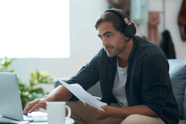 Music Gives Motivation Young Man Doing Paperwork While Using Laptop — Stock Photo, Image