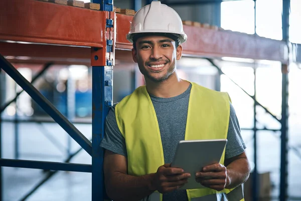 Mantenham Informados Construtor Usando Tablet Digital Enquanto Trabalhava Canteiro Obras — Fotografia de Stock