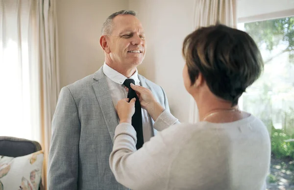 Continui Farmi Fare Bella Figura Una Donna Matura Che Aiuta — Foto Stock