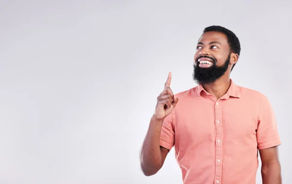 Punto Estudio Hombre Negro Con Espacio Maqueta Gesto Mano Para — Foto de Stock