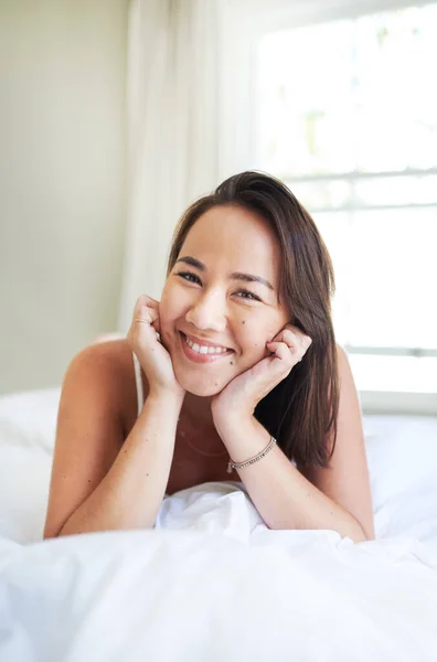 Morning Person Attractive Young Woman Lying Her Bed Morning — Stock Photo, Image