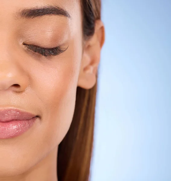 Beauty Half Face Relax Woman Luxury Skincare Glow Closeup Makeup — Stock Photo, Image