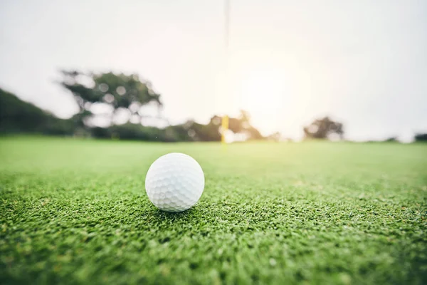 Sport Golfball Und Zielscheibe Auf Dem Platz Club Für Wettkämpfe — Stockfoto