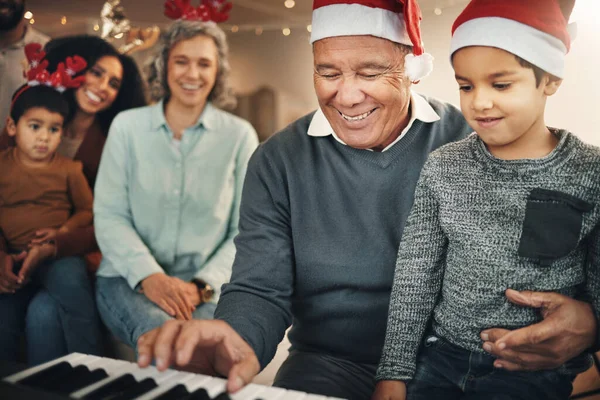 Zene Karácsony Idősebb Ember Unoka Zongorán Tanulni Tanítani Kötődni Otthonukban — Stock Fotó