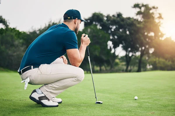 Fitness Sport Golf Met Man Het Veld Voor Training Wedstrijd — Stockfoto
