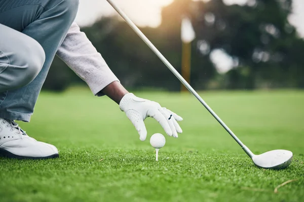 Training Golfbal Tee Met Hand Van Zwarte Man Het Veld — Stockfoto