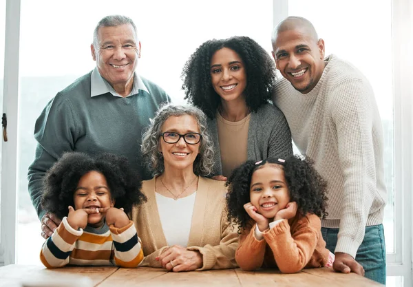 Retrato Gerações Família Com Sorriso Tempo Qualidade Apoio Com Amor — Fotografia de Stock