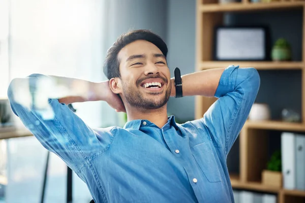 Homem Negócios Sorriso Alongamento Para Relaxar Projeto Fácil Motivação Felicidade — Fotografia de Stock